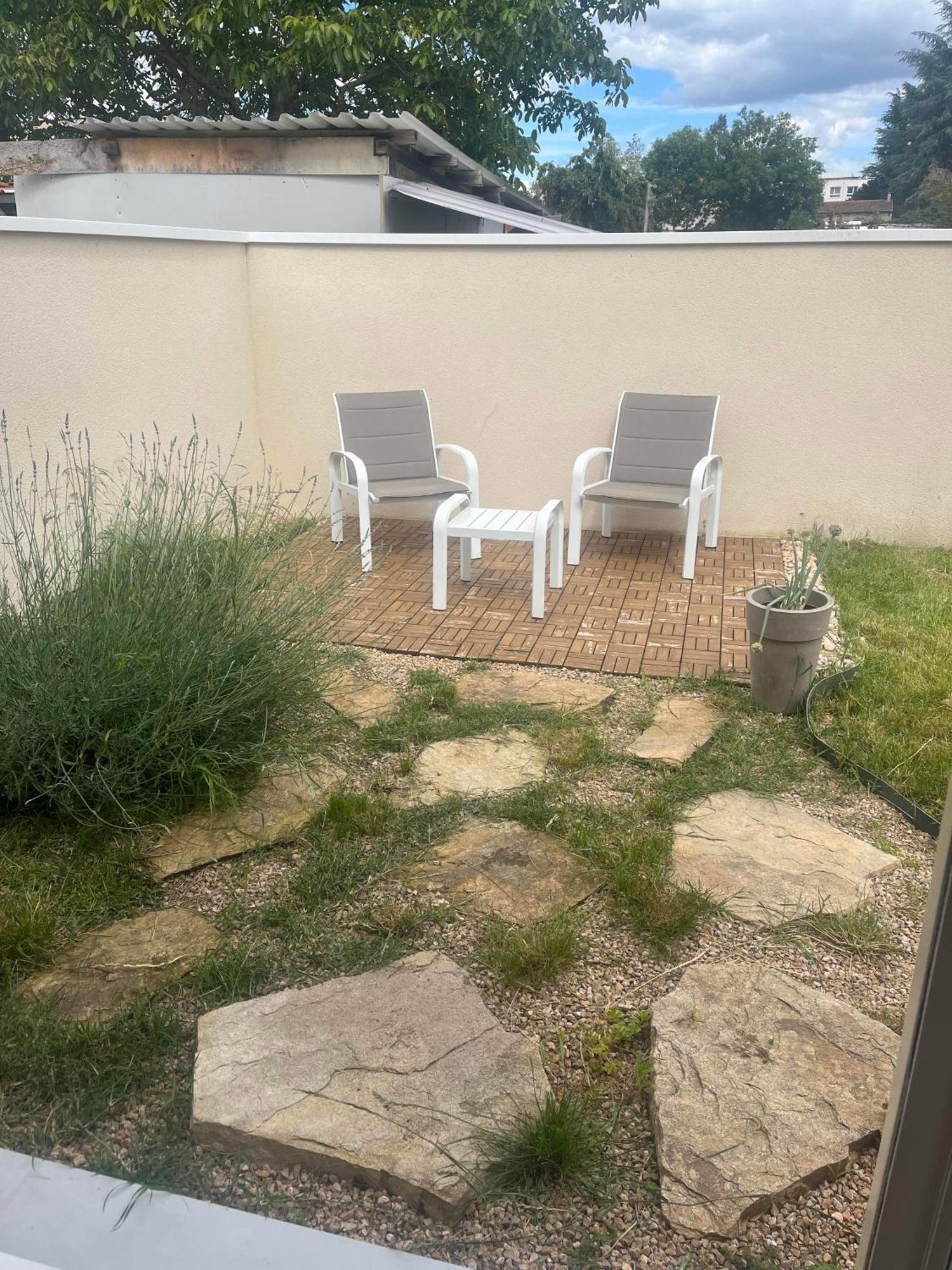 Villa Bleu Marine Chic Calme Et Jardin Andrezieux-Boutheon Exterior foto