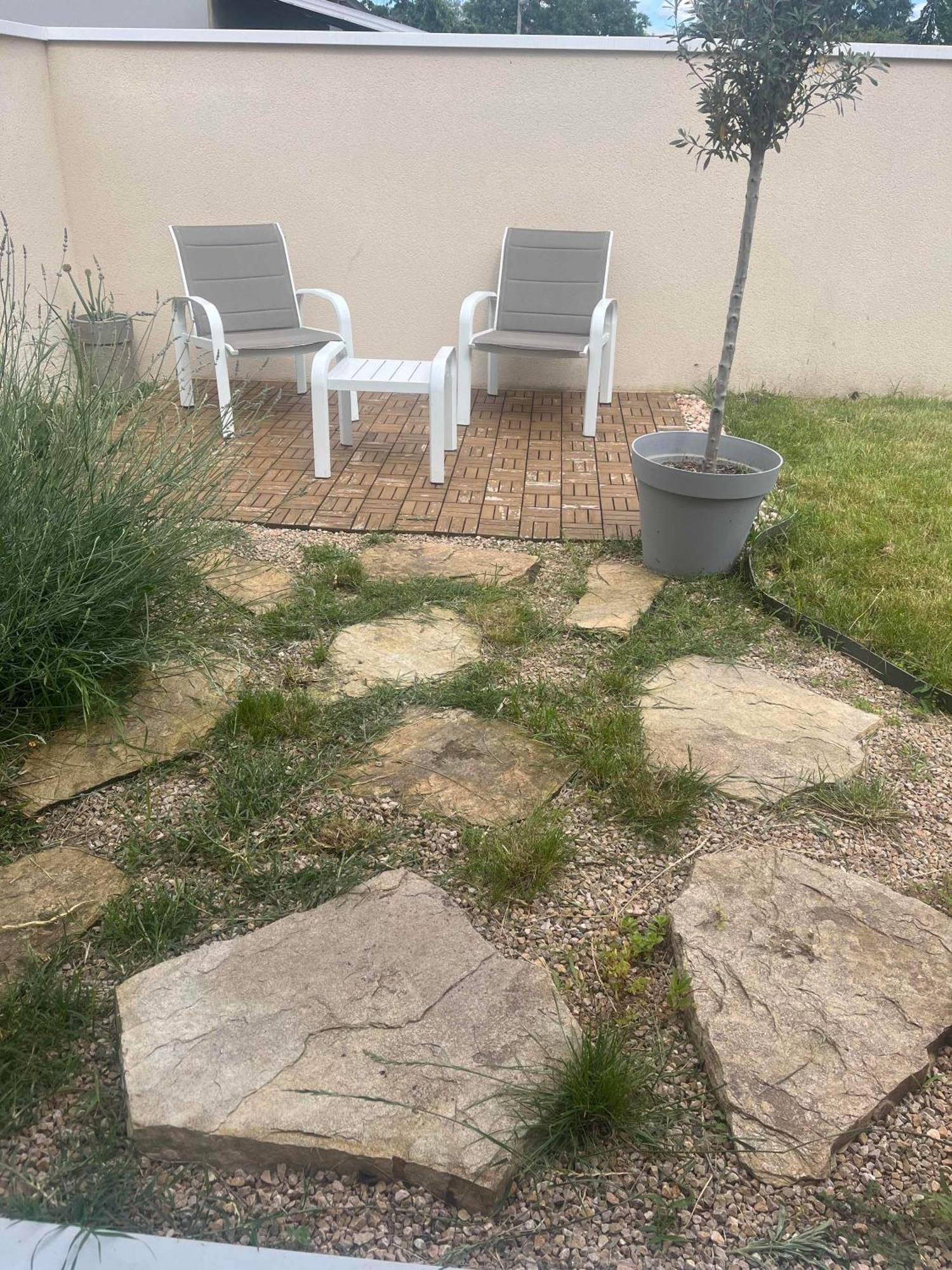 Villa Bleu Marine Chic Calme Et Jardin Andrezieux-Boutheon Exterior foto